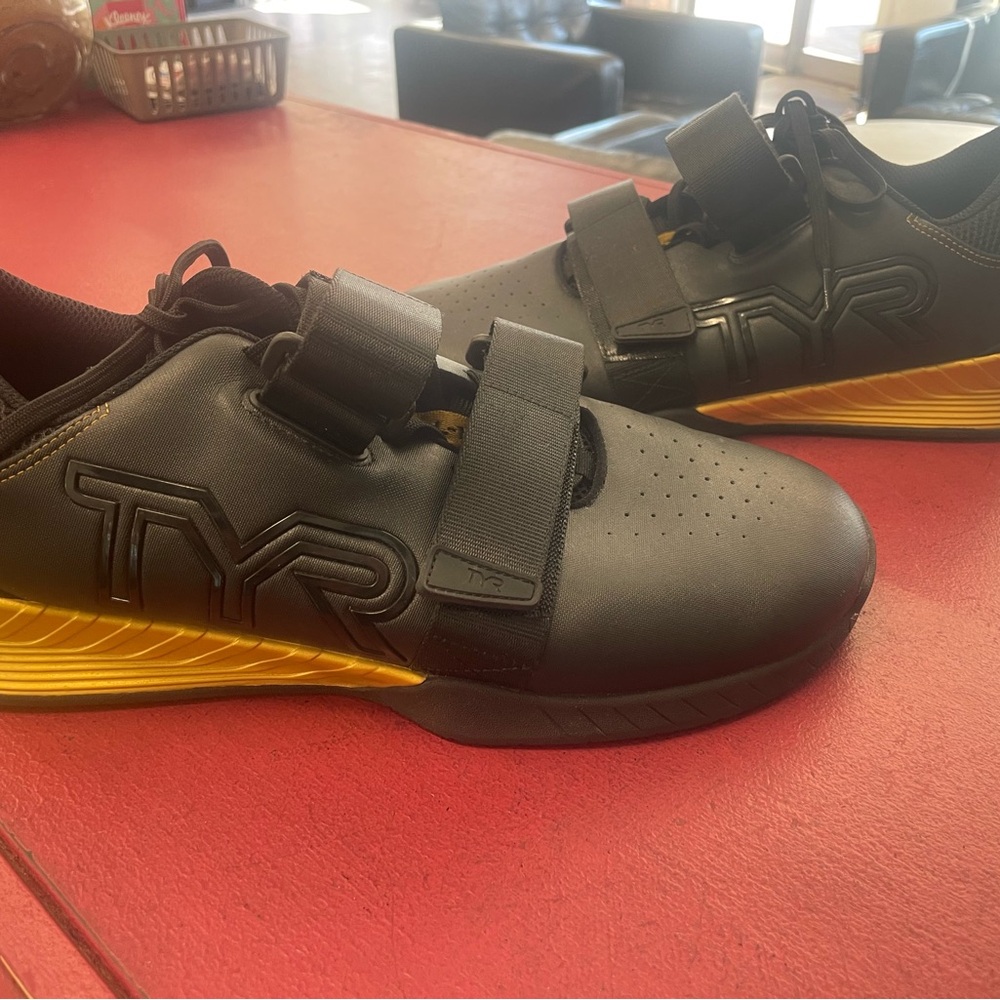 TYR Squat University Black and Gold Lifters M10.5